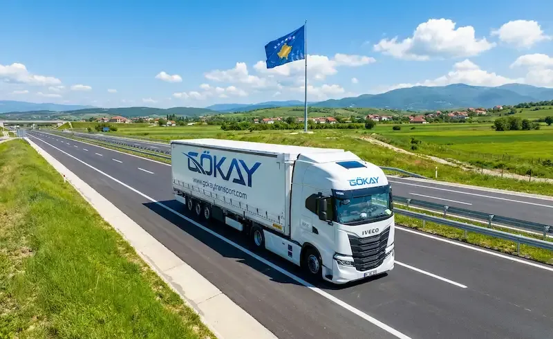 Kosova nakliye Gökay transport tırı otobanda gidiyor